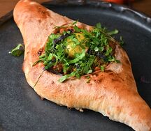 Хачапури по-аджарски болоньезе