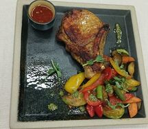 Свиная корейка с овощным соте