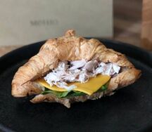 Круассан с курицей