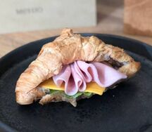Круассан с ветчиной и сыром 