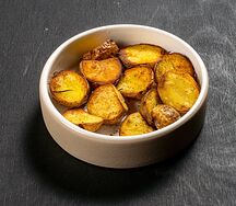 Картофель, запечённый с розмарином и чесноком