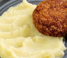 Детская куриная котлетка с пюре