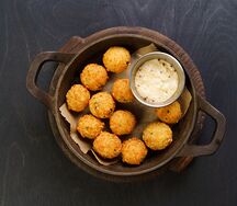 Сырные шарики с халапеньо
