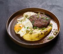 Бифштекс из мраморной говядины с пюре из печёного картофеля