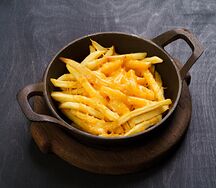 Картофель фри с сыром чеддер