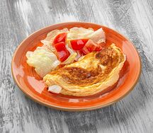 Воздушный омлет с сыром и томатами