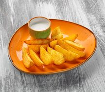 Картофельные дольки с соусом блю чиз