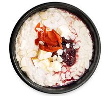 Овсяная каша с черешневым конфитюром
