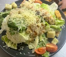 Салат Цезарь с цыпленком