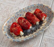 Рулетики из болгарского перца, фаршированные мягким сыром