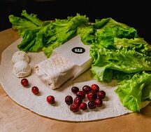 Шаурма с клюквой и мягким сыром