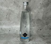 Вода негазированная в стекле 
