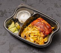 Обжаренный картофель,свиное ребро с шампиньонами и сметаной
