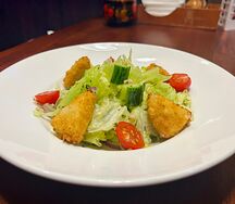 Салат с жареным сыром Сулугуни
