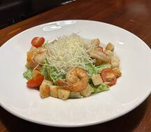 Салат Цезарь с креветками 