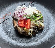 Теплый салат с языком и шампиньонами