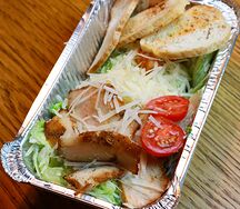 Салат цезарь с курицей