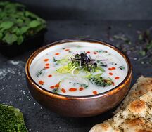 Суп с лососем и брокколи с кокосовым молоком