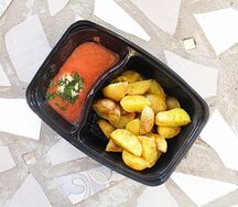 Запеченный картофель с томатным соусом