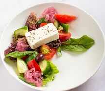 Фреско с фетаксой и оливками каламата