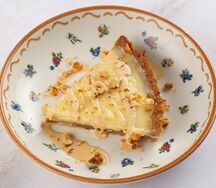 Лимонный пай с карамелью и фундуком