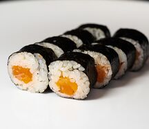 Роллы с лососем