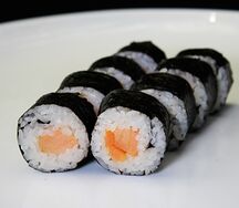 Роллы с копченым лососем