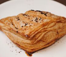 Треугольник с ветчиной и сыром