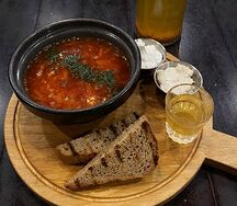Борщ с хрустящими гренками