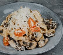 Паста с говядиной и шампиньонами