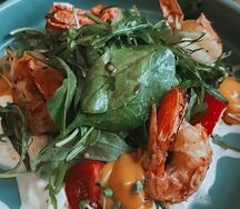 С креветками и кремом из батата и кокоса