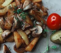 Картофель, жаренный с грибами и соленьями