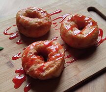 Пончик с клубникой
