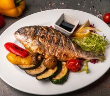 Дорадо с овощами гриль