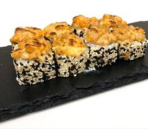 Запеченный ролл с тунцом острый