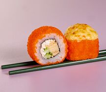 Запечённый ролл с крабом