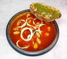 Томатный суп с морепродуктами