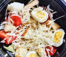 Салат Цезарь с курицей