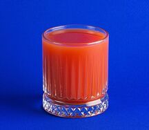 Пунш Черная смородина с клубникой и базиликом