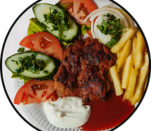 Шаурма с овощами и картофелем фри на тарелке