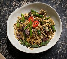 Удон с говядиной в устричном соусе