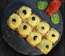 Запечённый ролл с угрём и лососем