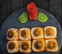 Запечённый ролл c острым угрем и крабом