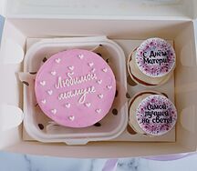 Бенто-торт и два капкейка Любимой мамочке розовый с сахарными картинками