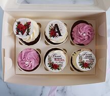 Капкейки маме с сахарными картинками