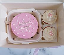 Бенто-торт и 2 капкейка Любимой мамочке розовый с криспи