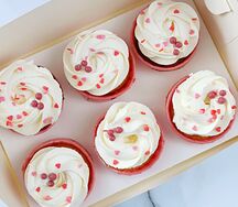 Капкейки с посыпкой и криспи 6шт