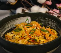 Морепродукты в соусе Пананг карри