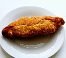 Пирожок с картошкой и грибами жареный