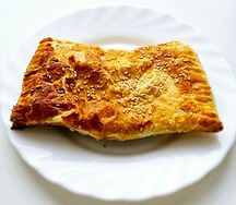 Слойка с ветчиной и сыром